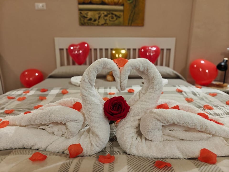 Bed, towels
