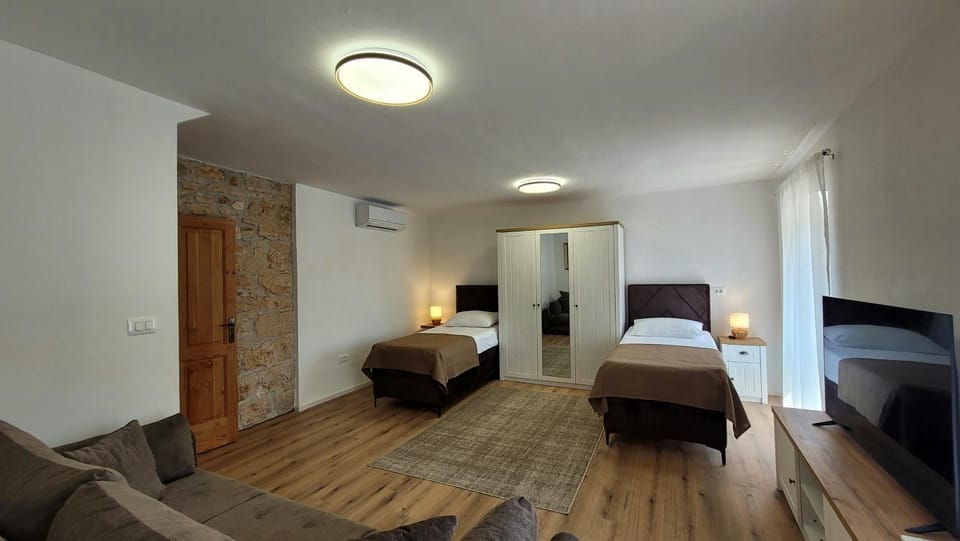 Bed, TV and multimedia, Bedroom, air conditioner