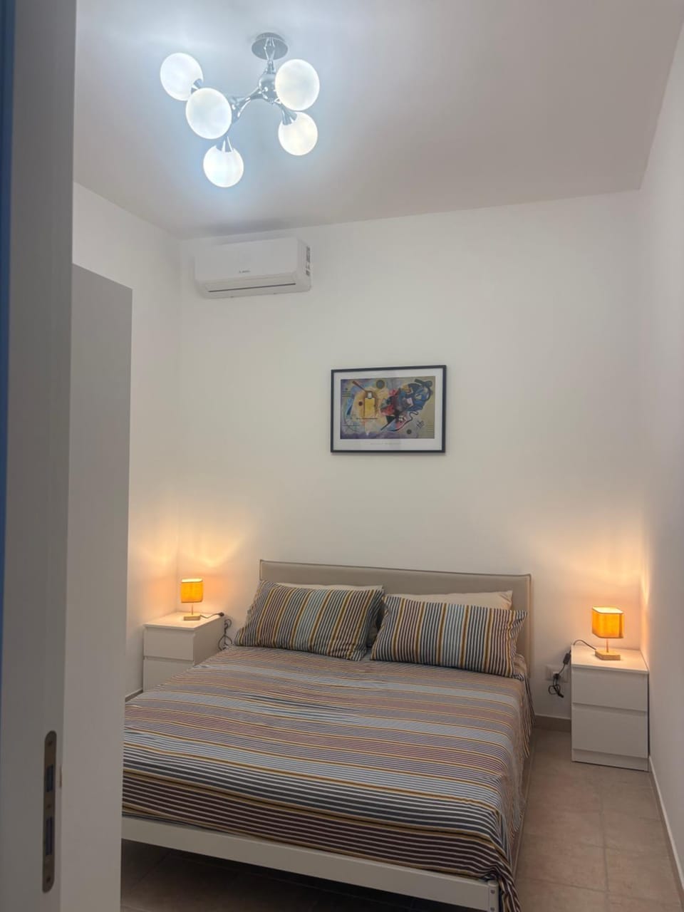 Bed, Photo of the whole room, Bedroom, air conditioner