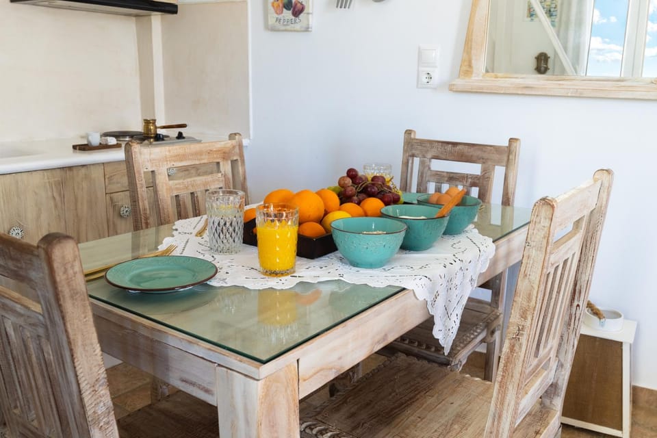 Food and drinks, Dining area, Food