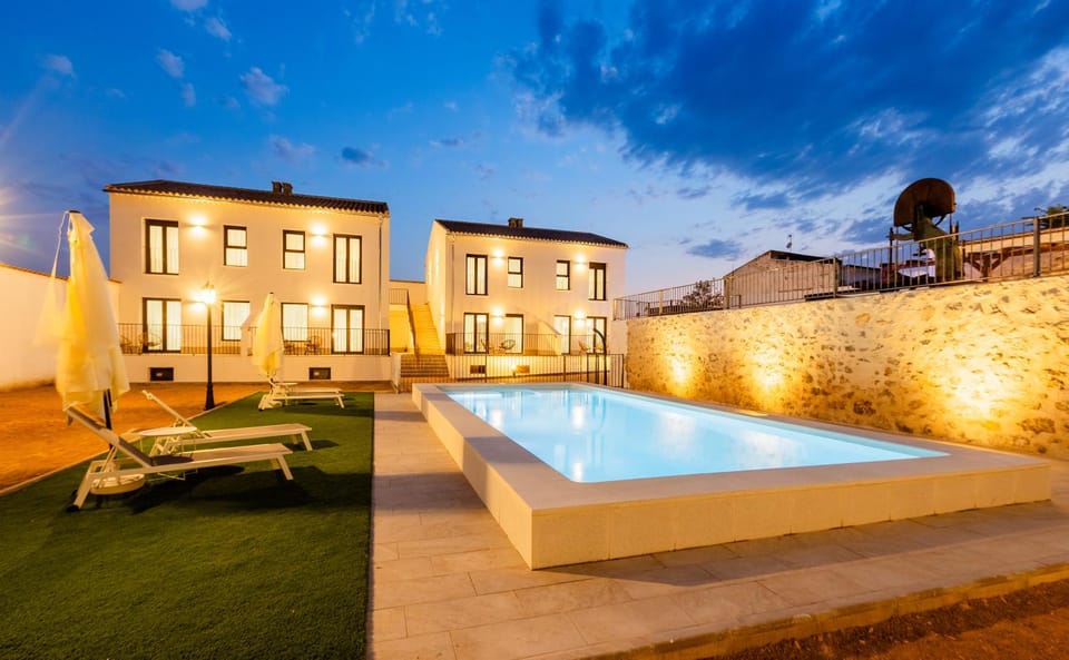 Night, Pool view