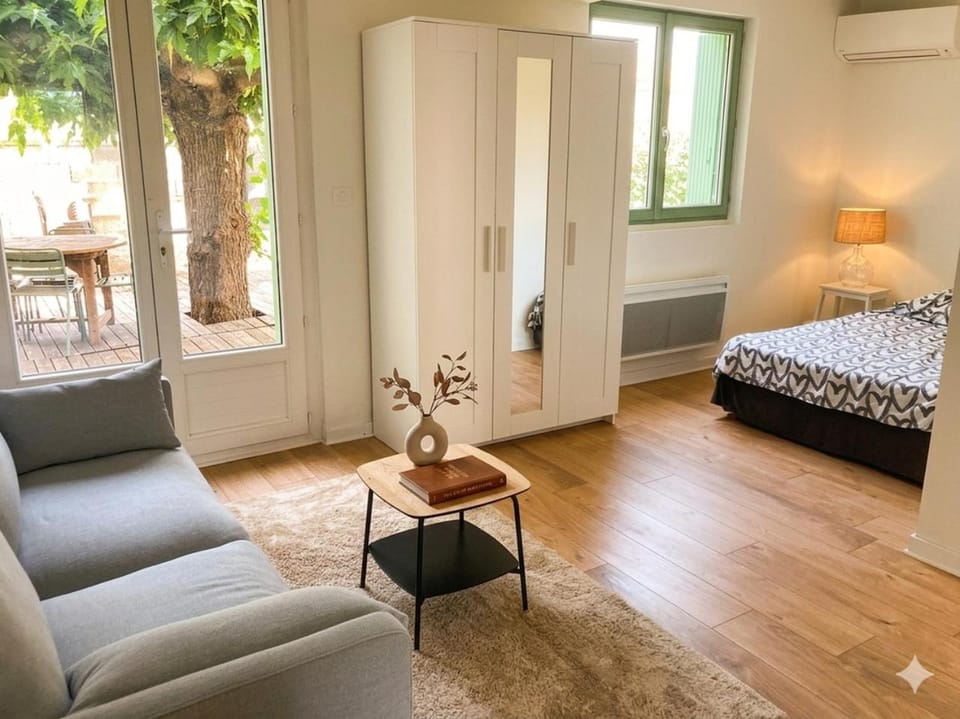 Living room, Photo of the whole room, Bedroom