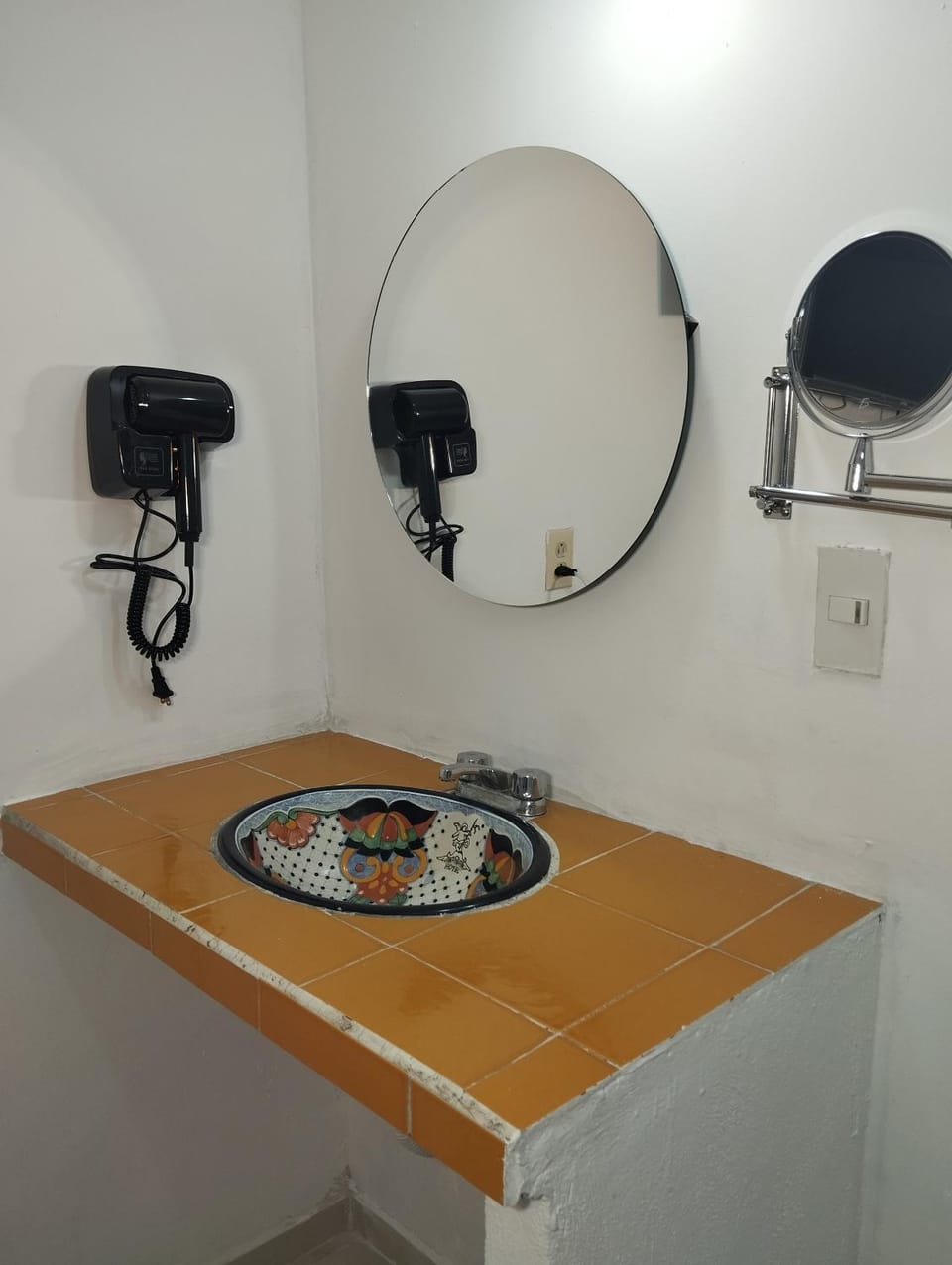 Toilet, Other, hair dryier, dryer