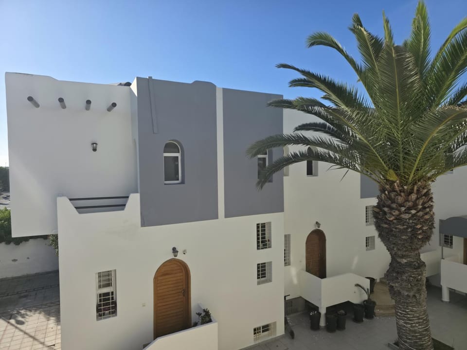 Property building, Day, Landmark view