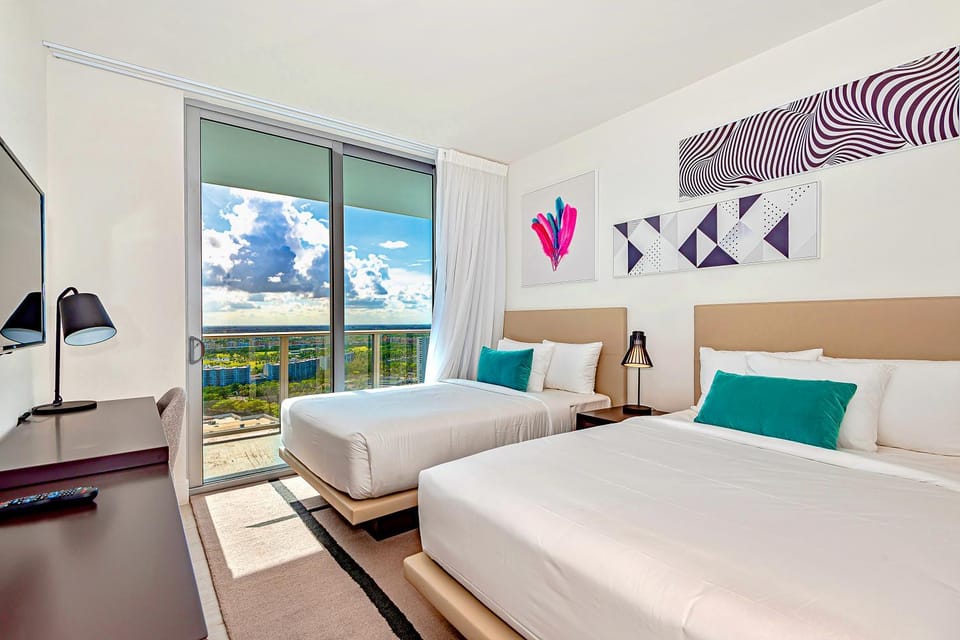 Bed, TV and multimedia, Seating area, Bedroom