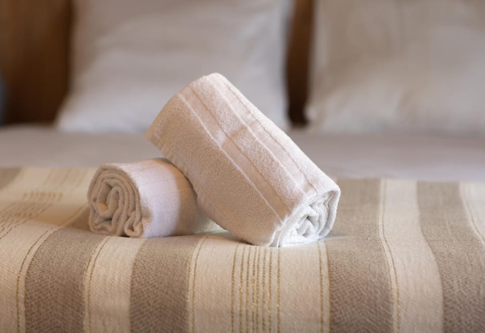Bed, towels
