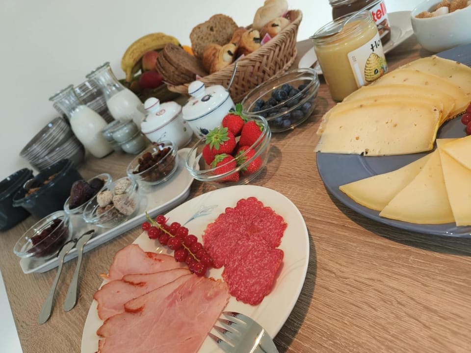 Breakfast, Buffet breakfast