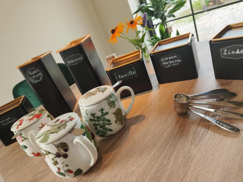 Coffee/tea facilities, Food, Breakfast