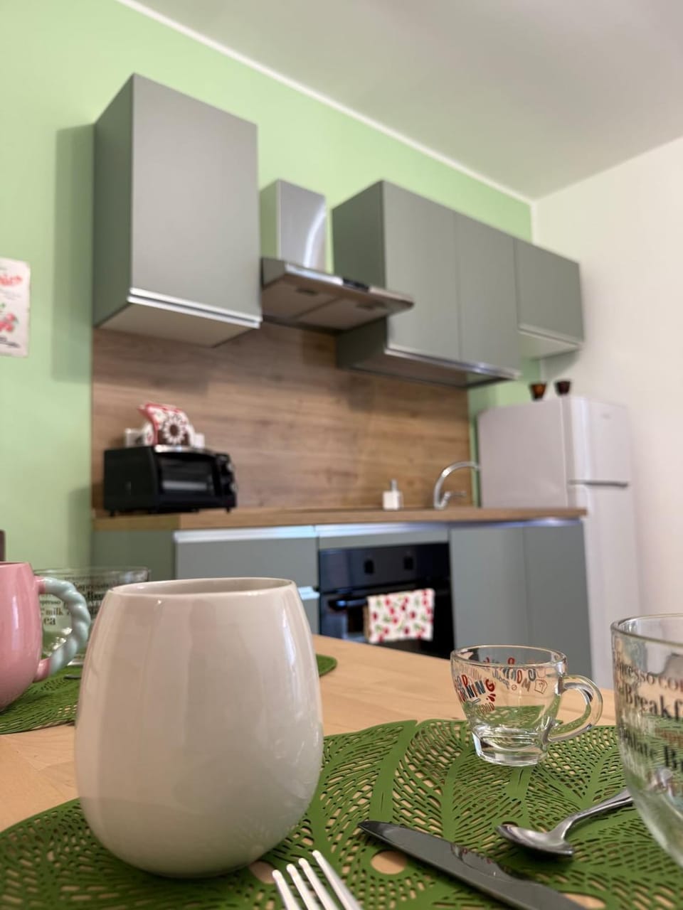 Kitchen or kitchenette, Dining area, oven, stove