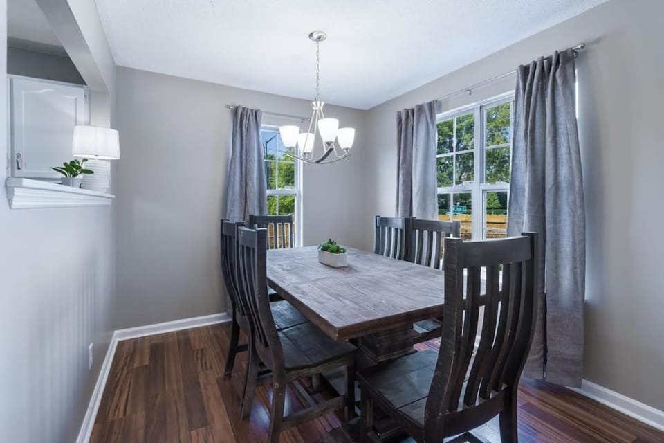 Crossroads Cottage l Grill & high speed internet House in Chattanooga