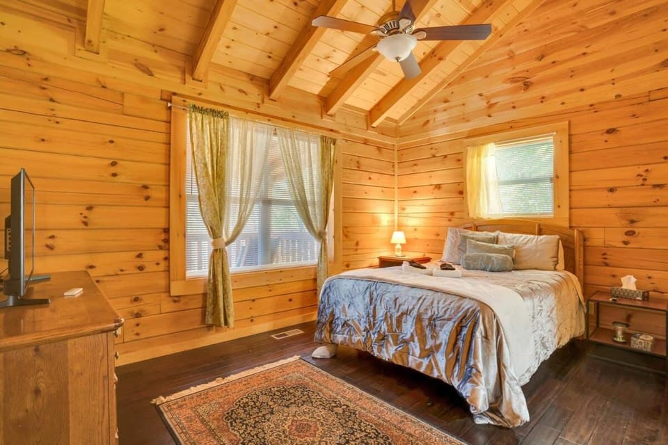 Eagles Nest Cabin with TN River Views Cabin in Tennessee