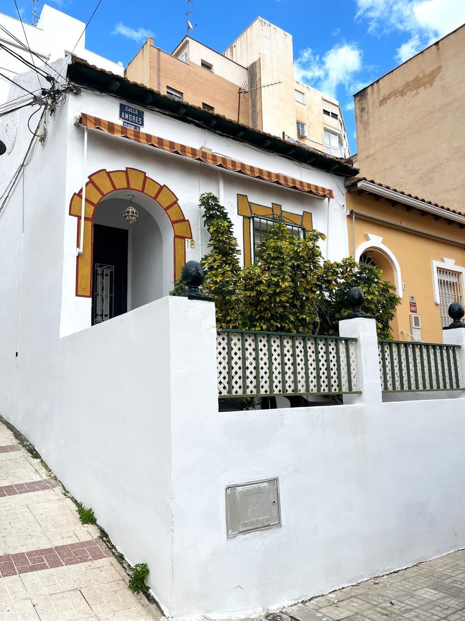 Property building, Facade/entrance, Off site