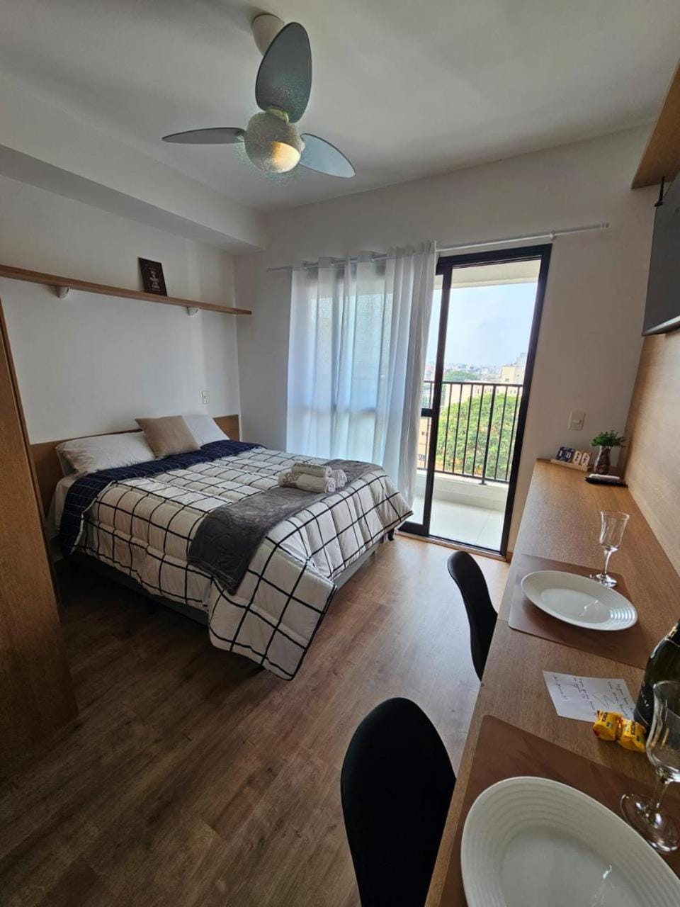 Bed, Balcony/Terrace, Kitchen or kitchenette, Photo of the whole room, Dining area, Bedroom