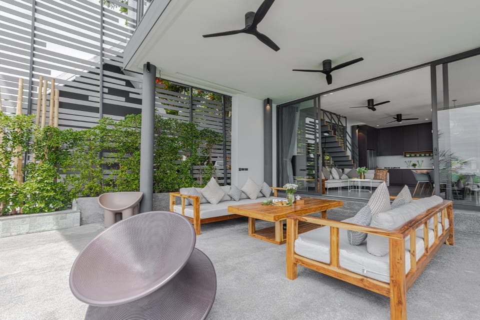 Property building, Patio, Day, View (from property/room), Balcony/Terrace, Living room, Seating area, Dining area, Garden view, sunbed