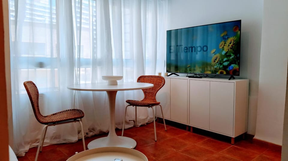 TV and multimedia, Seating area, Dining area