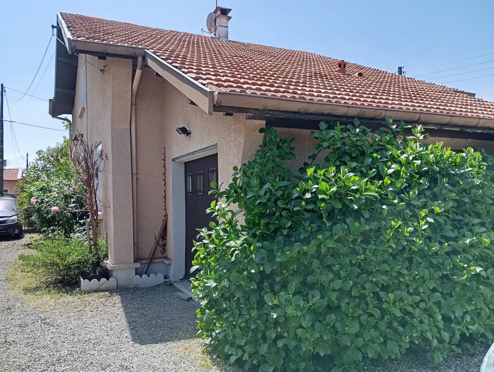La maison B et JB 2 grandes chambres Bed and Breakfast in Occitanie