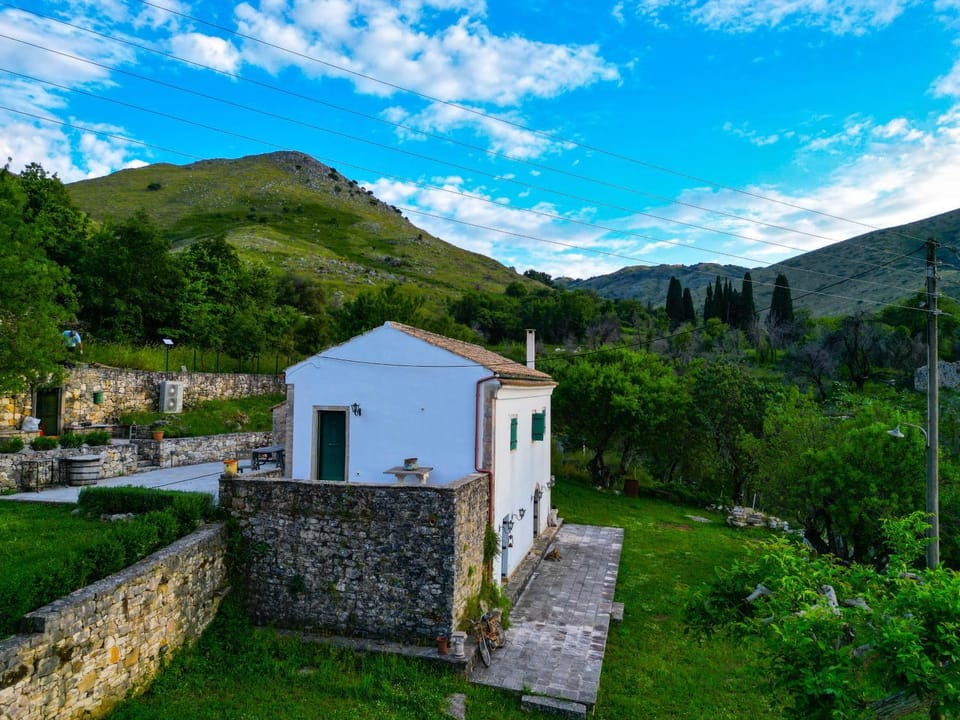 Property building, Natural landscape, Landmark view, Mountain view