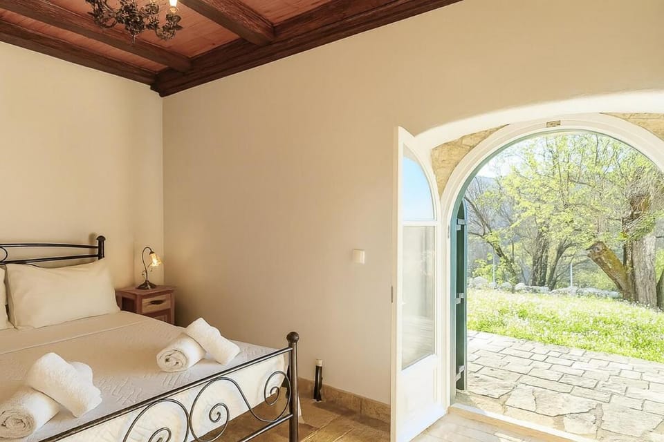 Bed, Photo of the whole room, Bedroom, Garden view, towels
