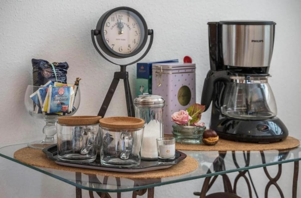 Coffee/tea facilities, Kitchen or kitchenette, Food and drinks