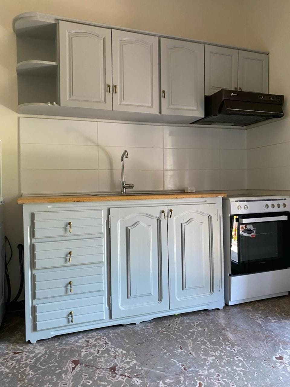 Kitchen or kitchenette, oven, stove