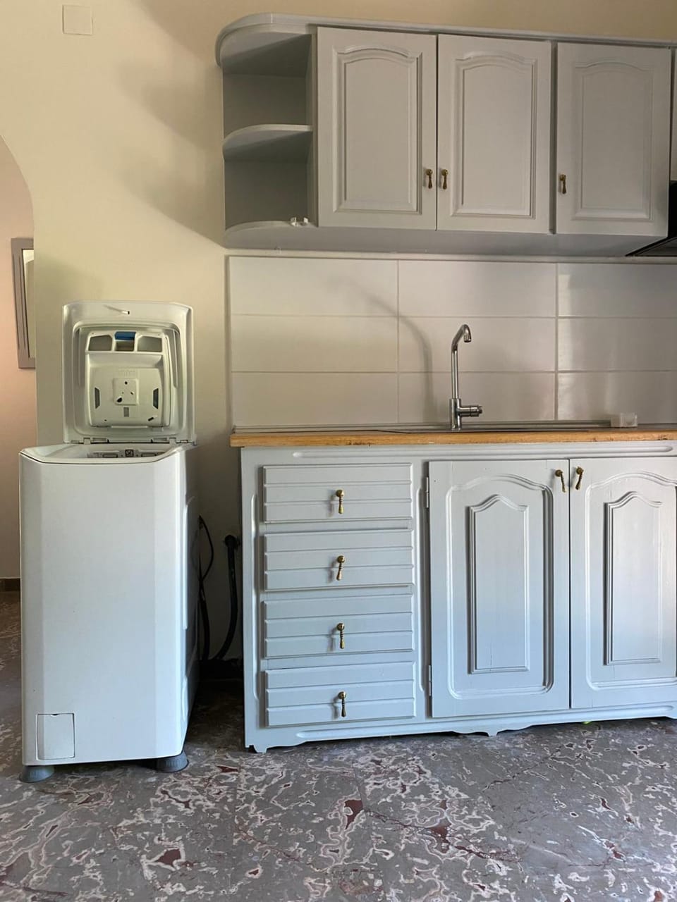 Kitchen or kitchenette, oven, stove