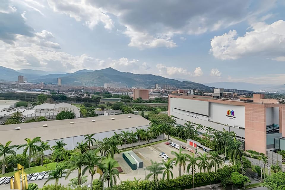 Class 48 1303 - Bright / Views / Balcony Apartment in Sabaneta
