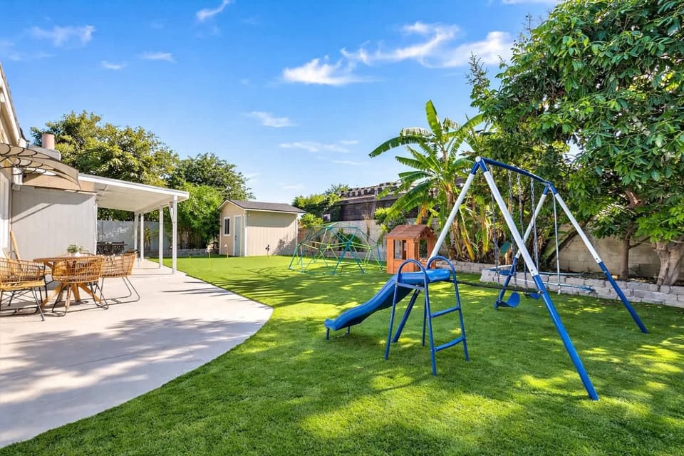 Disneyland Lux Villa 6BR 4BA Mini Golf Arcade Game House in Stanton