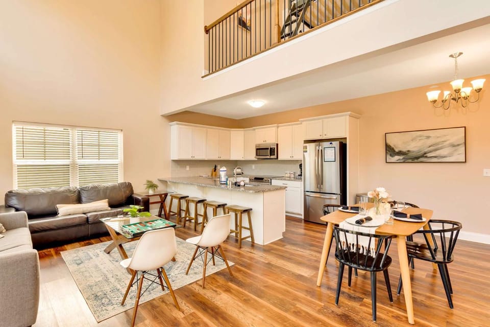 Kitchen or kitchenette, Living room, Dining area