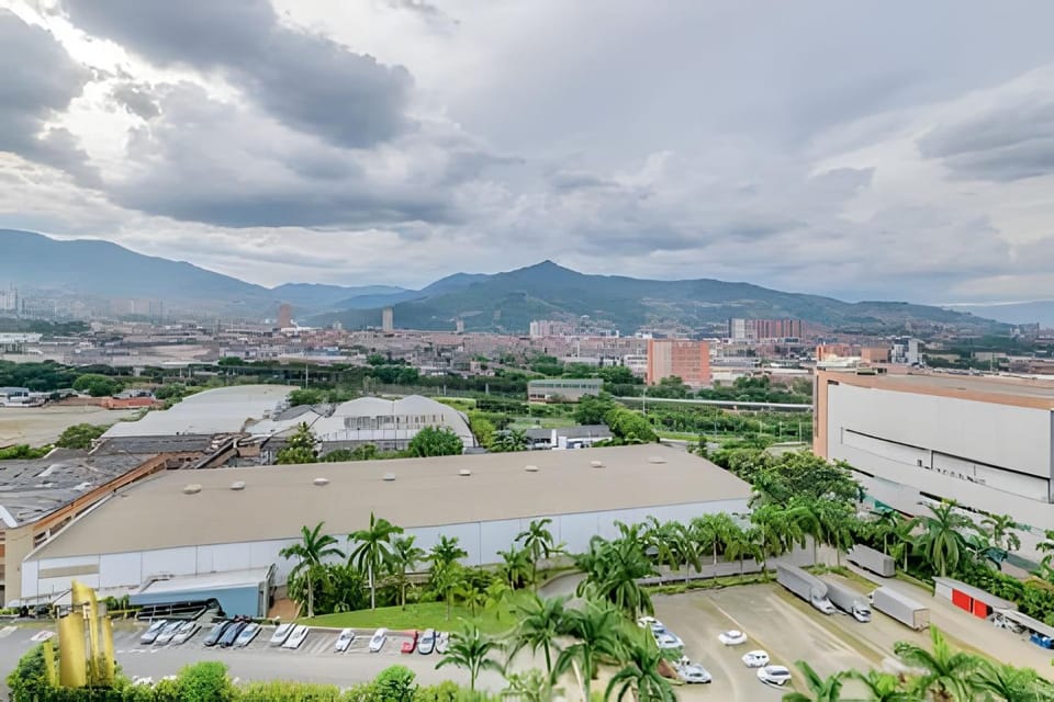 Class 48 1404 - Modern Living City views with AC Apartment in Sabaneta
