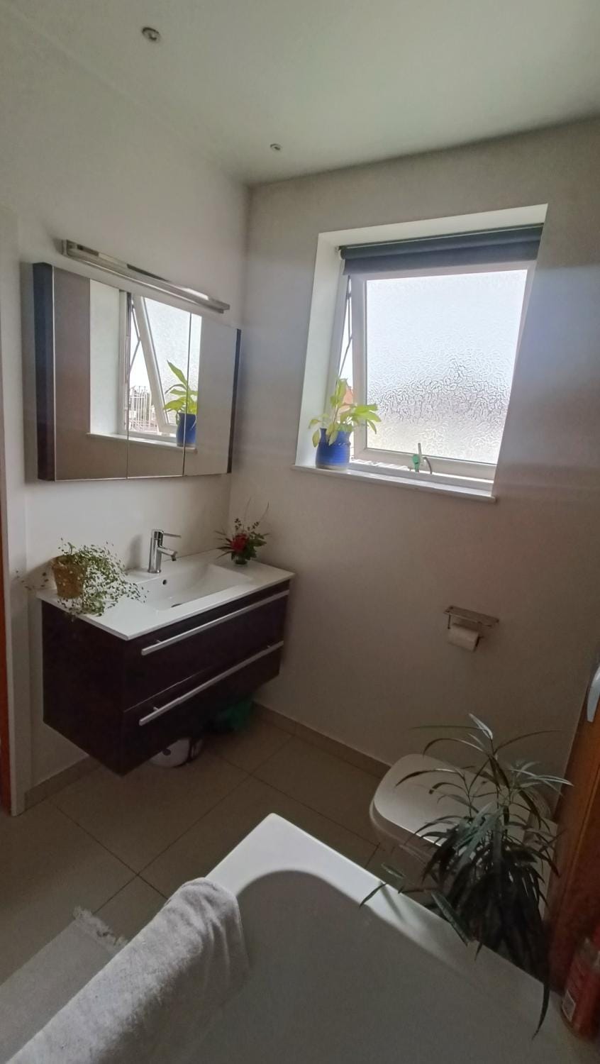 Double bed, ensuite, off street parking Vacation rental in Croydon