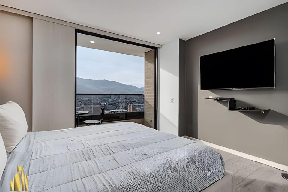 Class 48 2202 - Tranquil & Bright Apt/Balcony/AC Apartment in Sabaneta