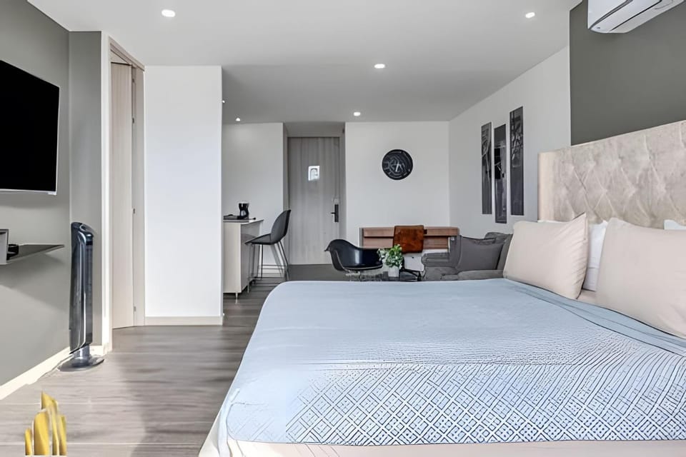 Class 48 2202 - Tranquil & Bright Apt/Balcony/AC Apartment in Sabaneta