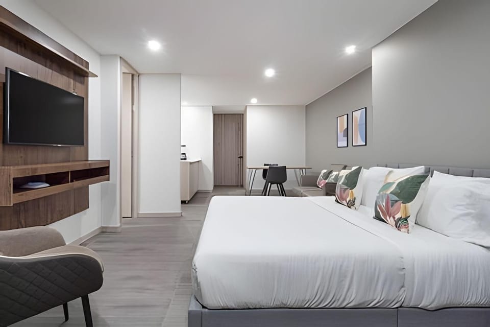 Class 48 2302 - Intimate Loft with Private balcony Apartment in Sabaneta
