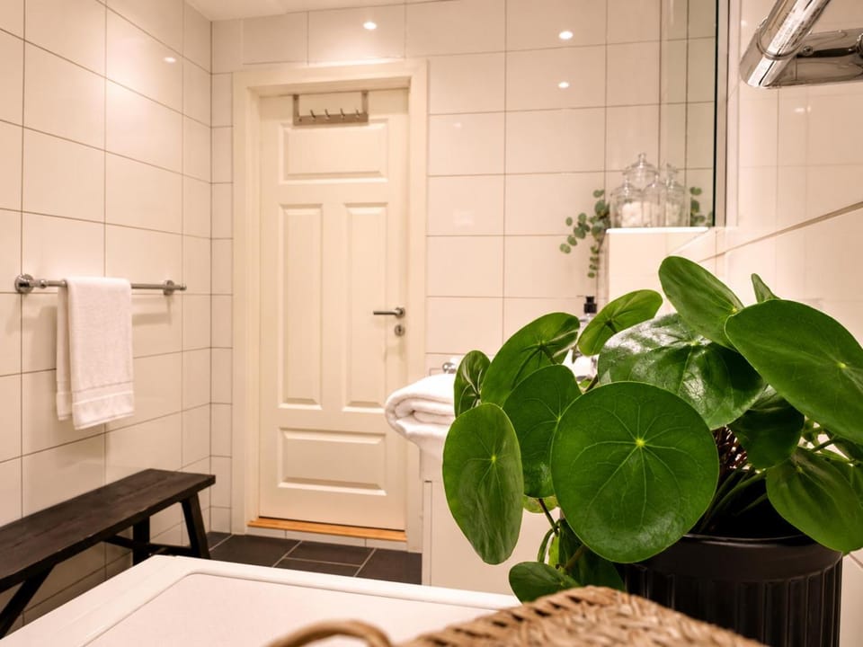 Bathroom, Decorative detail