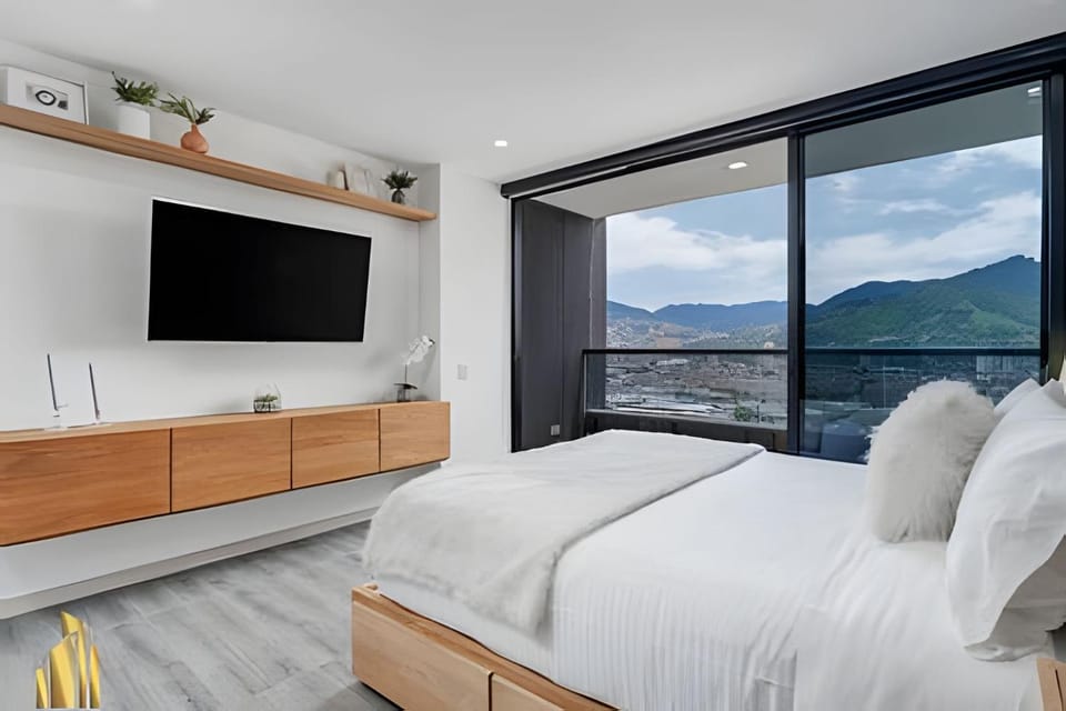 Class 48 2501 - Tranquil & Bright loft w Balcony Apartment in Sabaneta