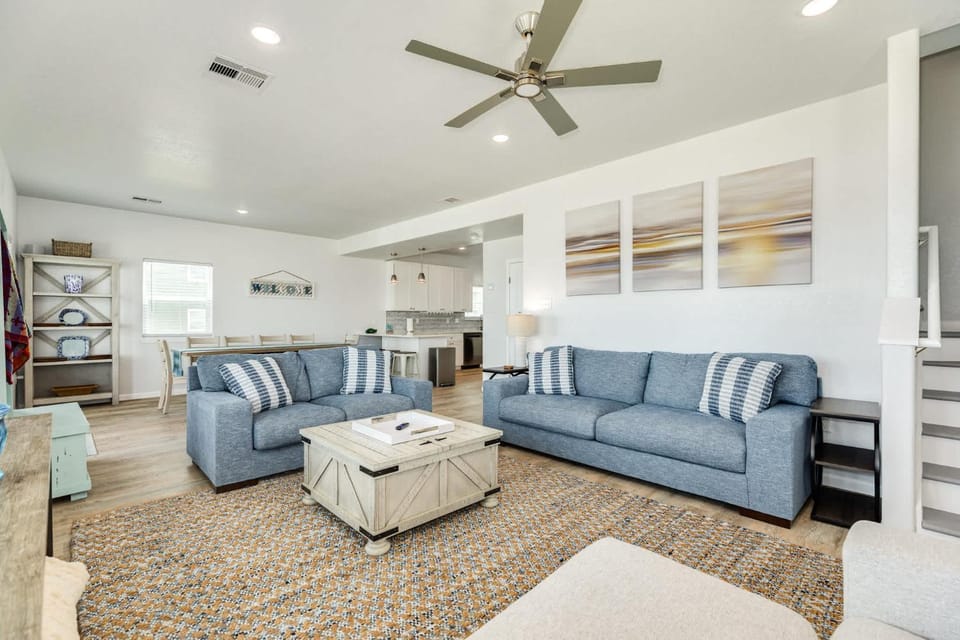 Surfside Paradise beachfront House in Surfside Beach