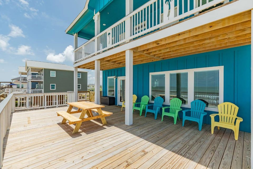 Surfside Paradise beachfront House in Surfside Beach