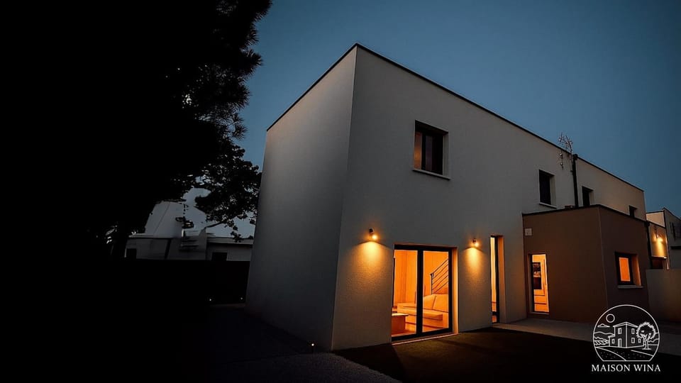 Property building, Night