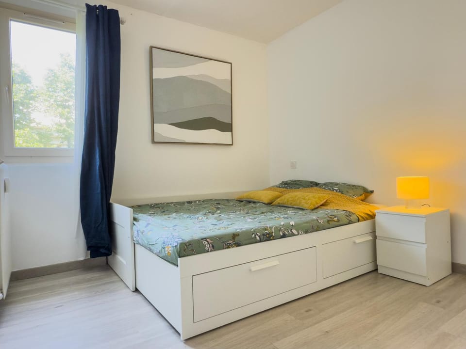 Bed, Photo of the whole room, Bedroom