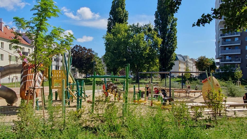 Apartment in quiet Area with Balcony and Parking, Walking distance to U1 Metro Apartment in Vienna