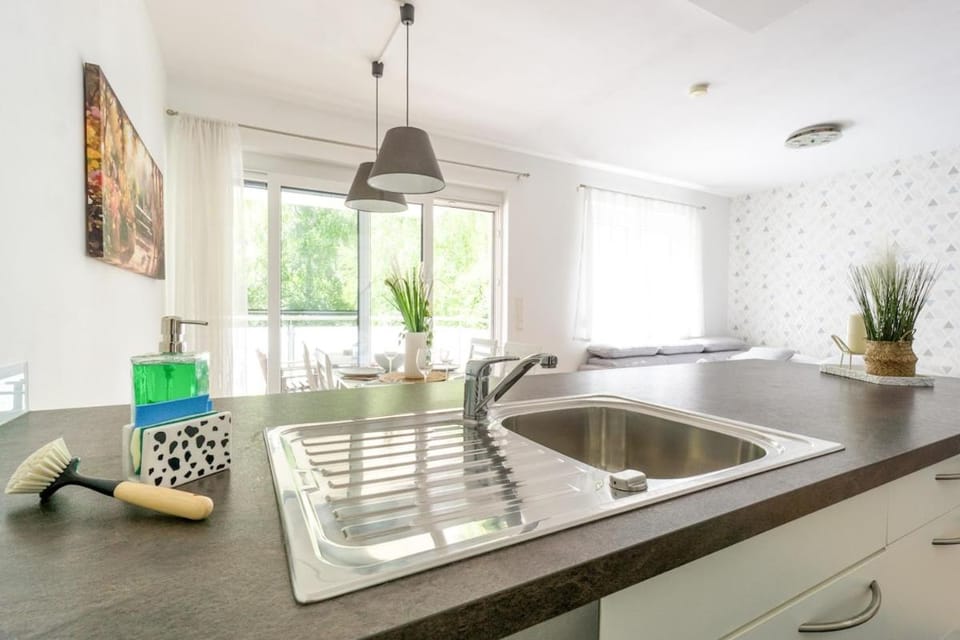 Apartment in quiet Area with Balcony and Parking, Walking distance to U1 Metro Apartment in Vienna