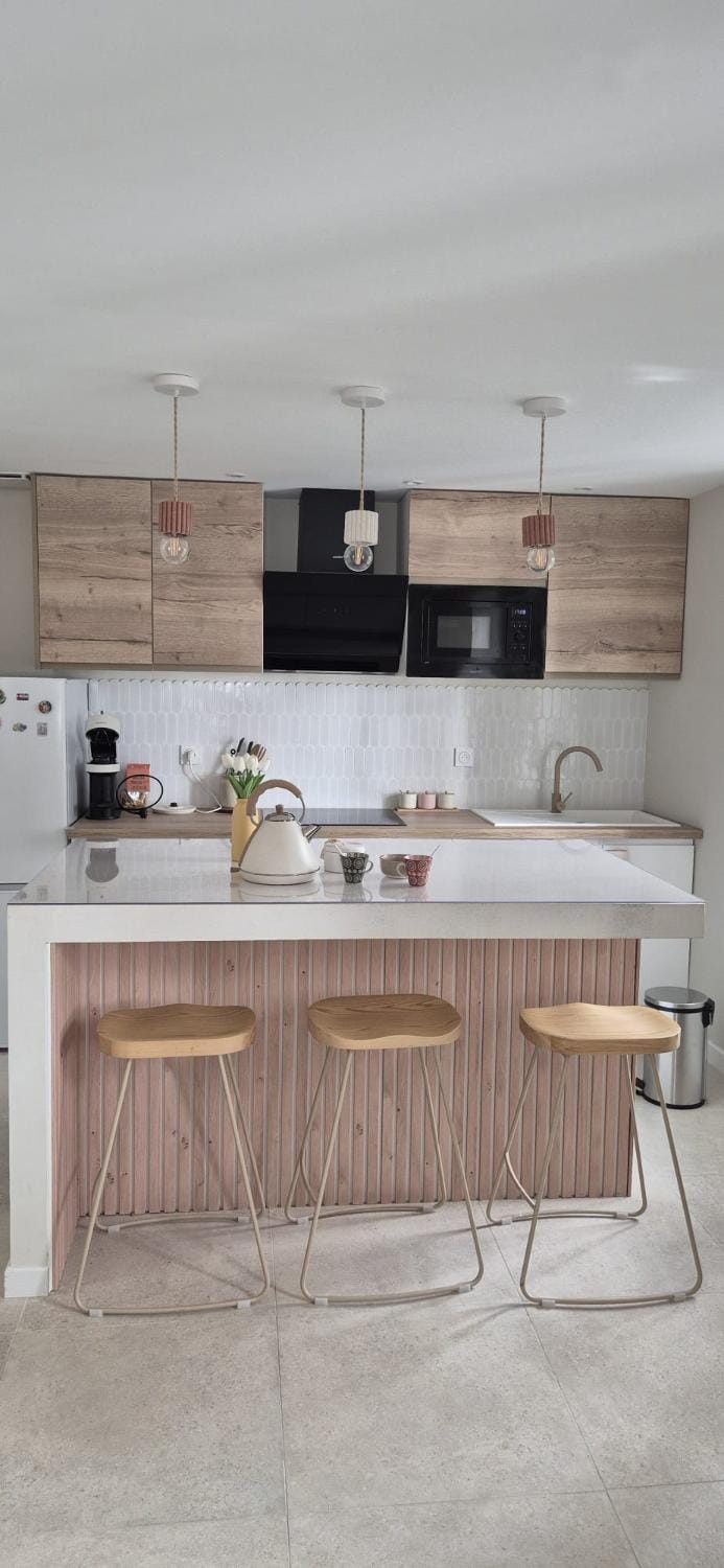 Kitchen or kitchenette, Dining area, oven, stove