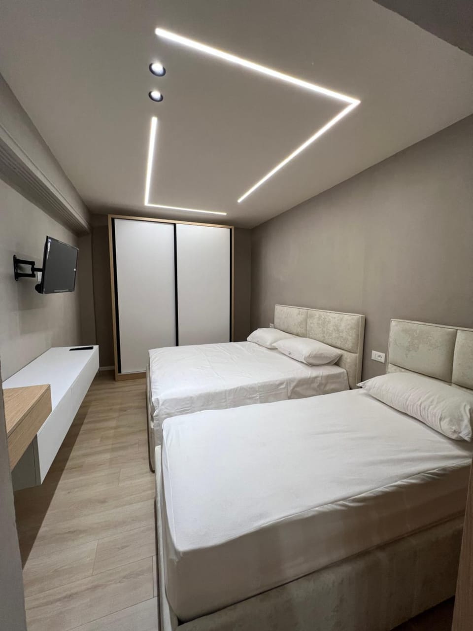 Bed, Photo of the whole room, Bedroom, wardrobe