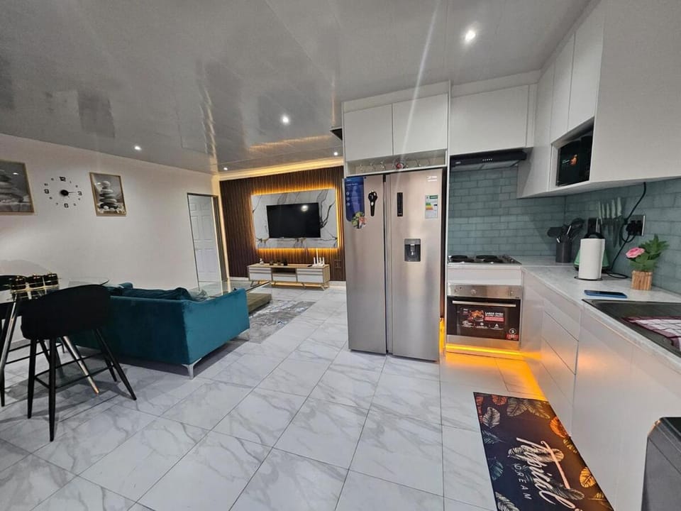 TV and multimedia, Kitchen or kitchenette, Dining area