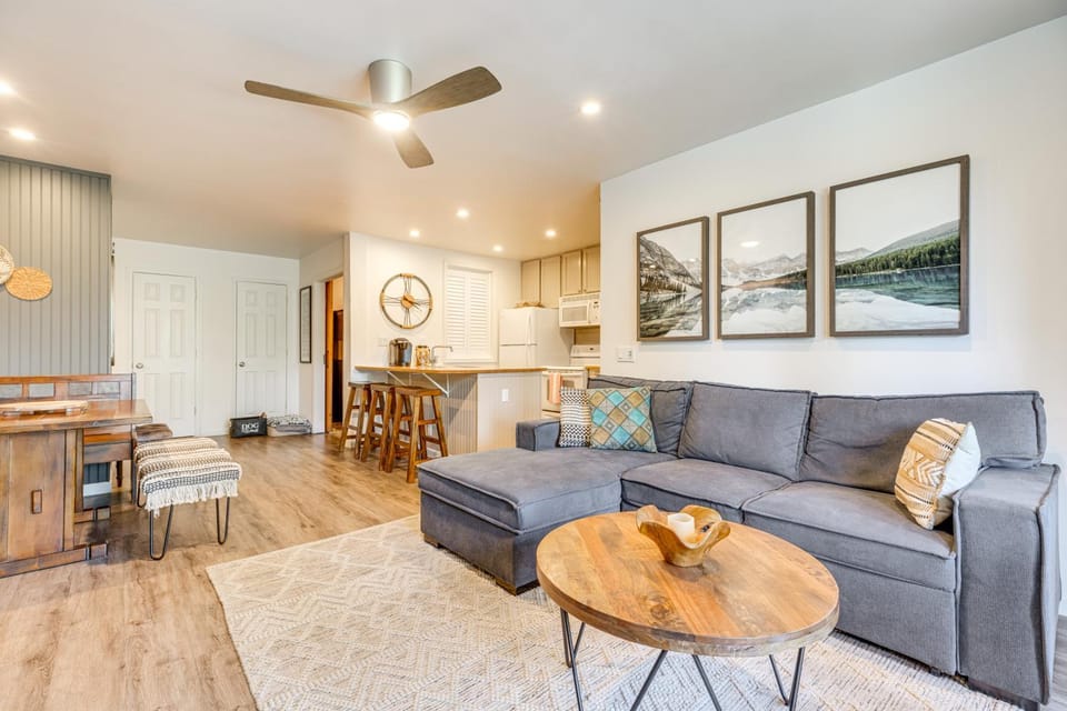 Stroll to The Village: Year-Round Family Getaway House in Mammoth Lakes