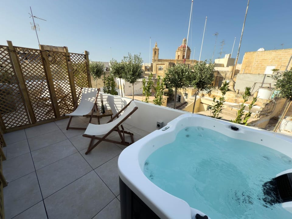 Hot Tub, View (from property/room), Balcony/Terrace