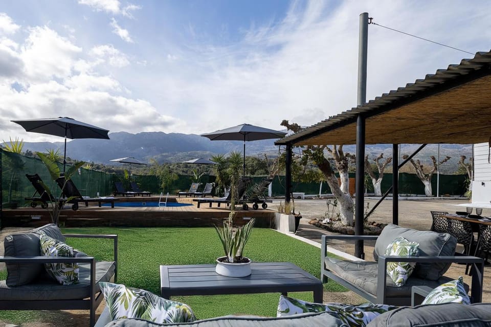 Patio, Spring, Day, Natural landscape, Garden, Garden, Pool view, Swimming pool, sunbed