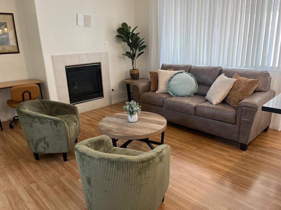 Large Vegas House, 5BR, Foosball, Near Strip House in Spring Valley