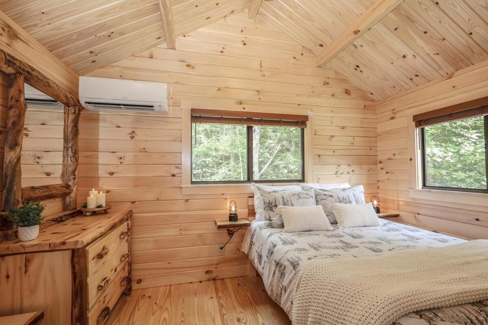 PineHaus - Brand New Log Cabin at Harvard Brook Cabin in Woodstock