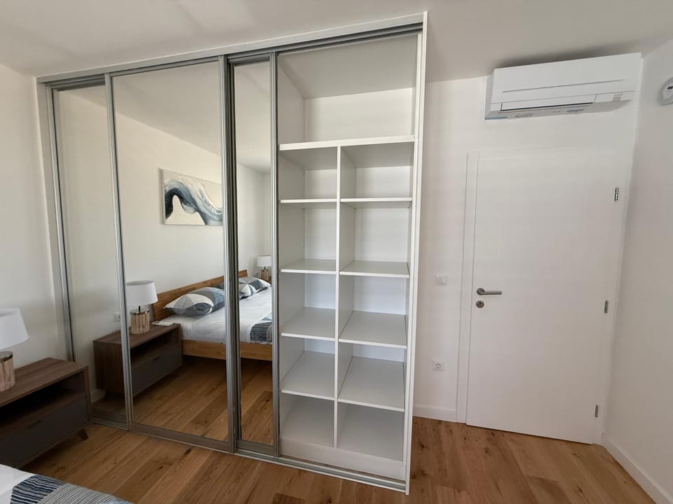 Bedroom, wardrobe